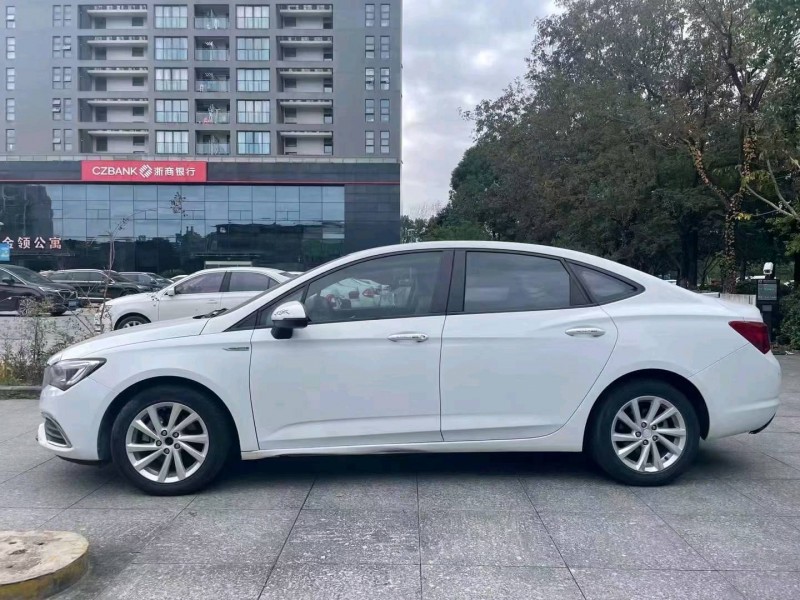 嘉兴18年别克威朗3