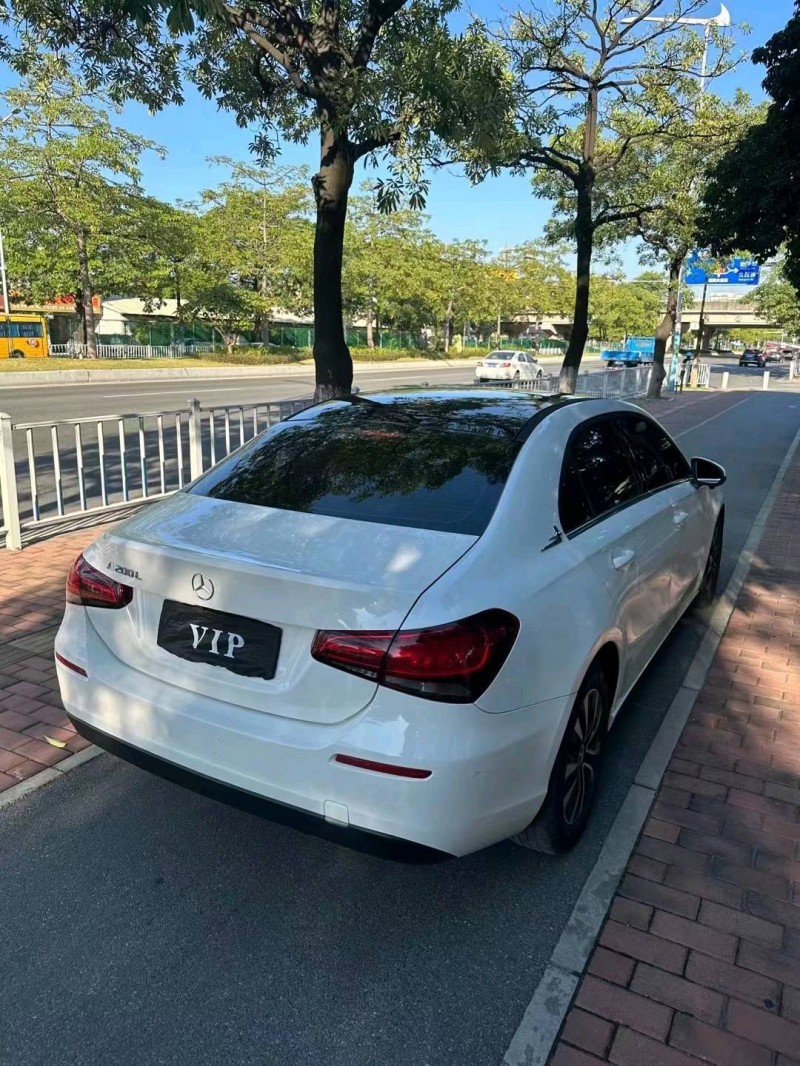 广州19年奔驰A8
