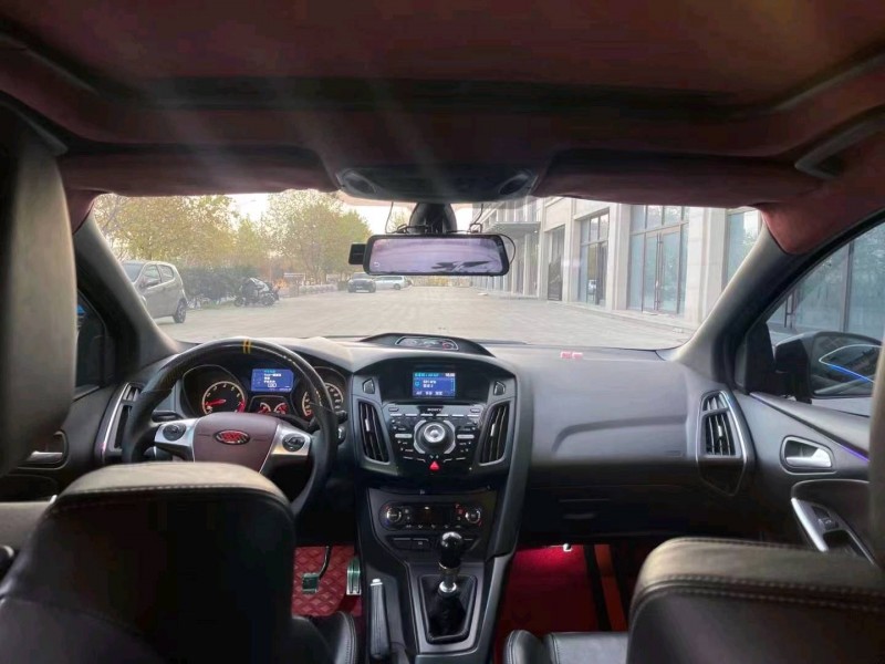 青岛13年福特福克斯4