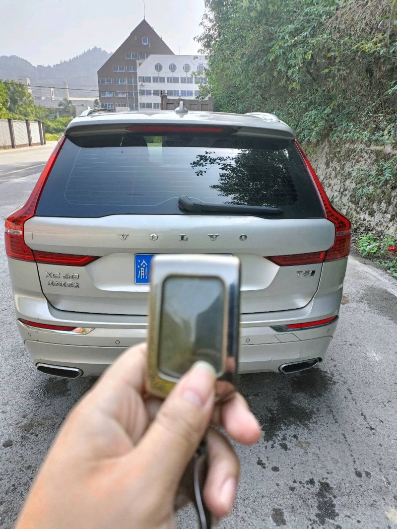 重庆20年沃尔沃XC604