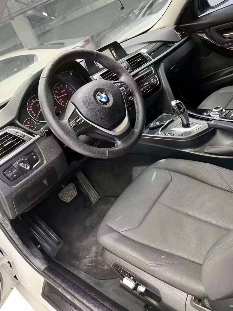 成都16年宝马3系6