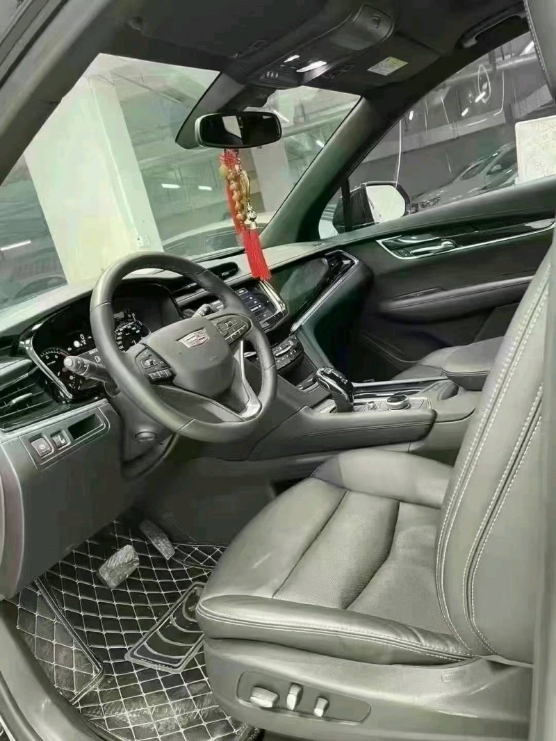 成都20年凯迪拉克XT64