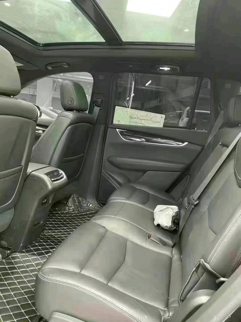 成都20年凯迪拉克XT66