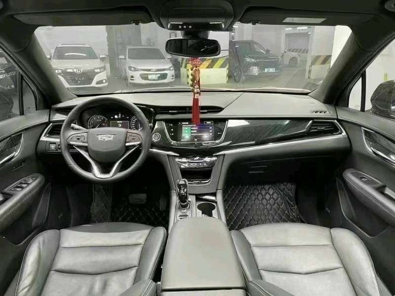 成都20年凯迪拉克XT67