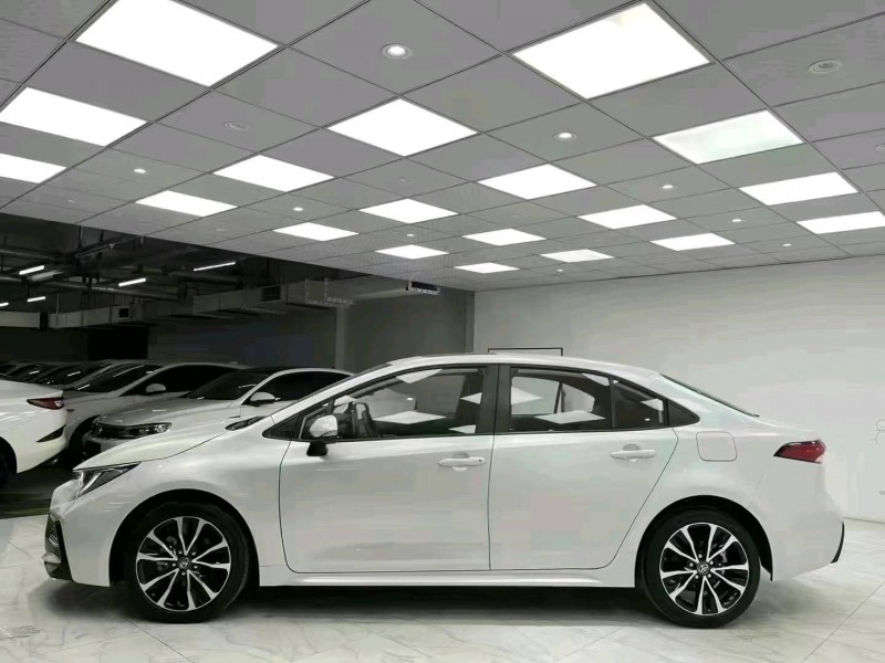 成都21年丰田雷凌3