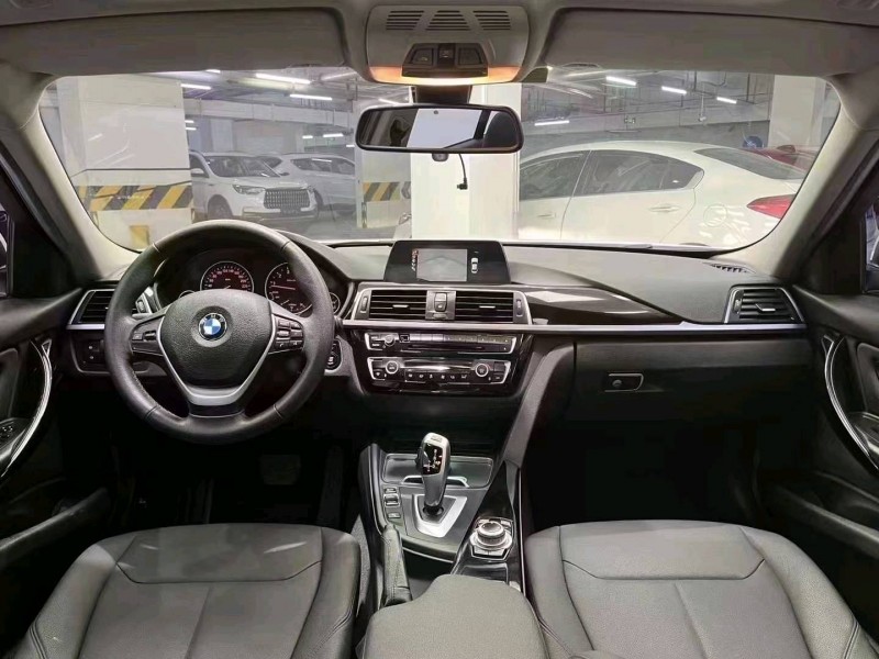 成都16年宝马3系7