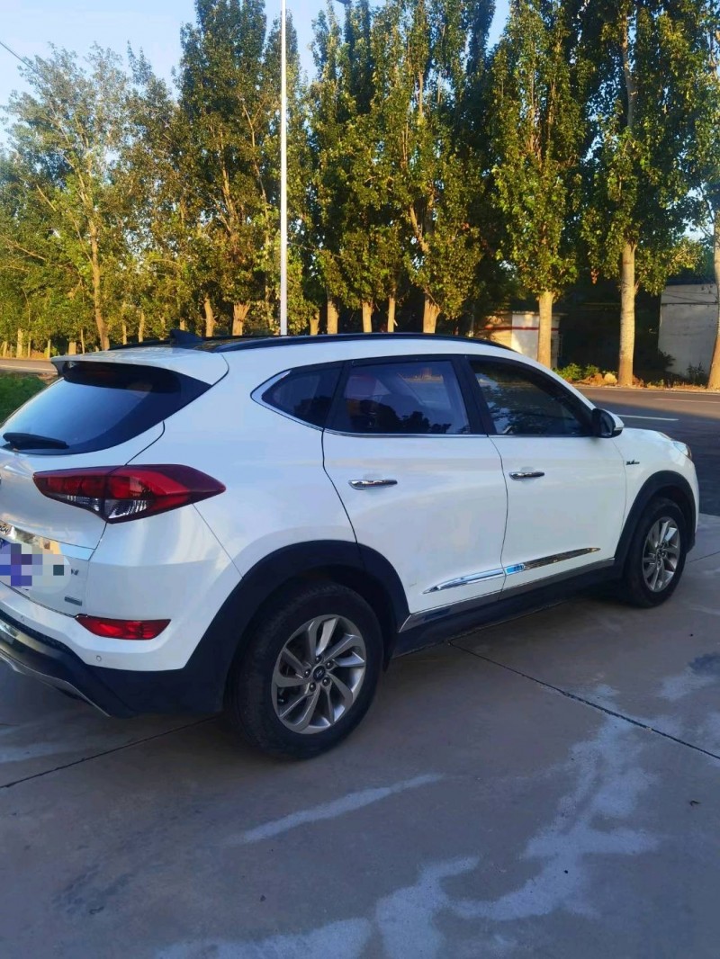 保定16年现代途胜8