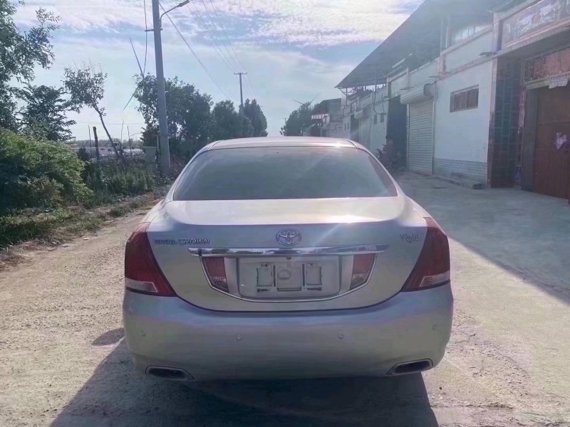 北京11年丰田皇冠9