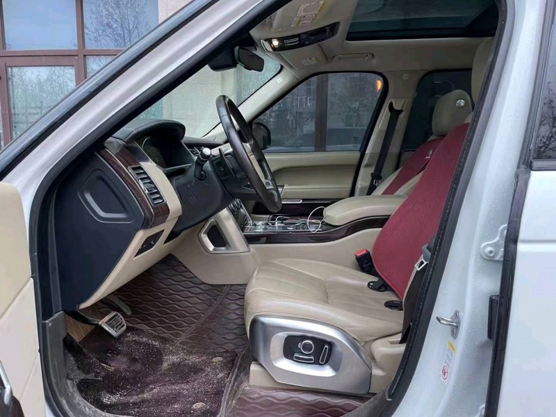 青岛17年路虎揽胜行政4