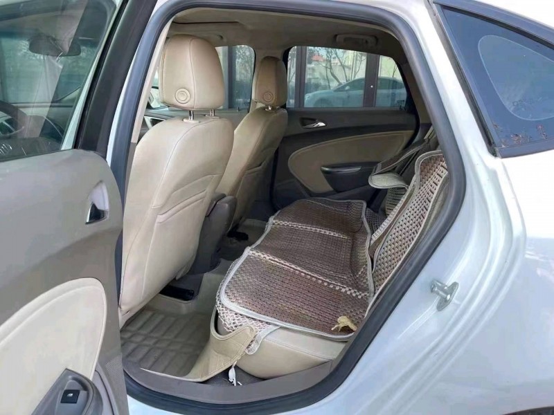 青岛15年别克英朗GT5