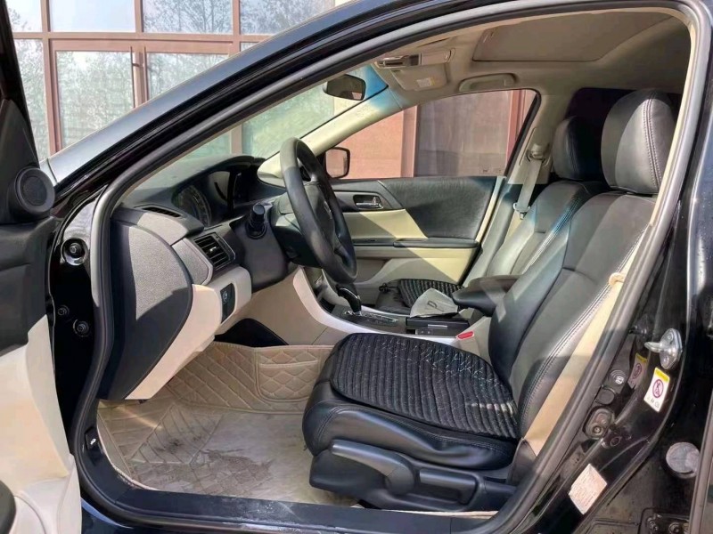 青岛15年本田雅阁4