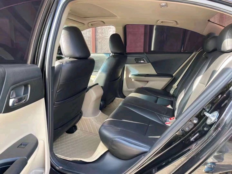 青岛15年本田雅阁5