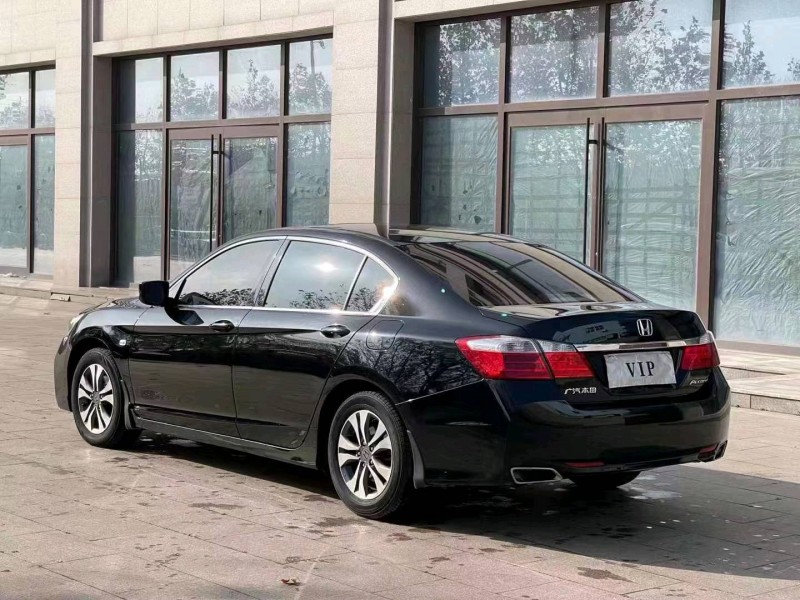 青岛15年本田雅阁7