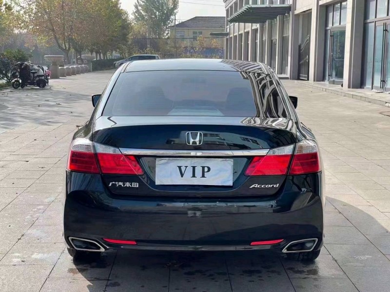 青岛15年本田雅阁9