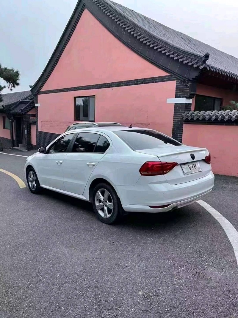 青岛18年大众朗逸8
