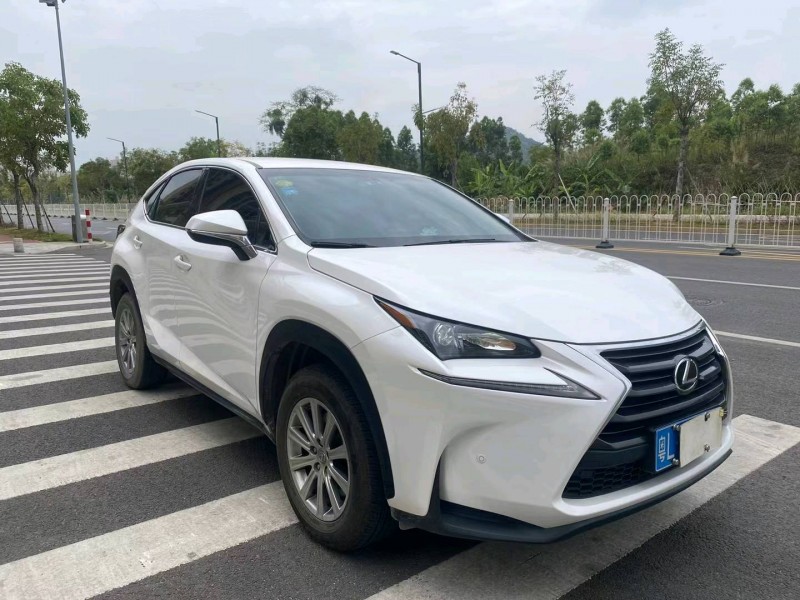 广州17年雷克萨斯NX8