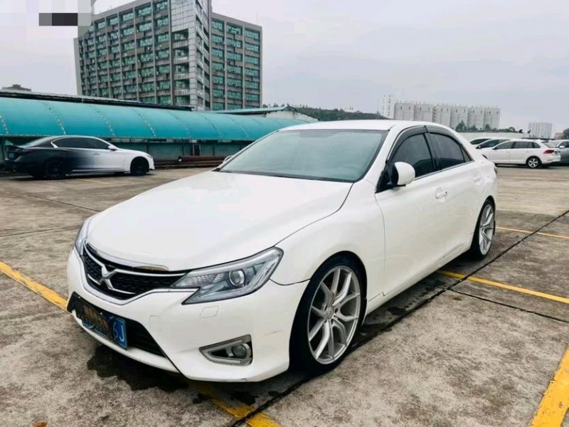 东莞17年丰田锐志2