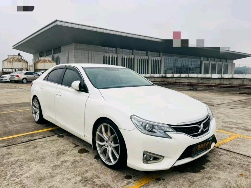 东莞17年丰田锐志3