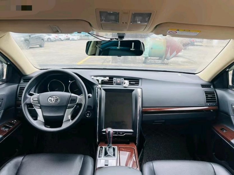 东莞17年丰田锐志5