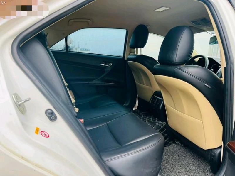 东莞17年丰田锐志6