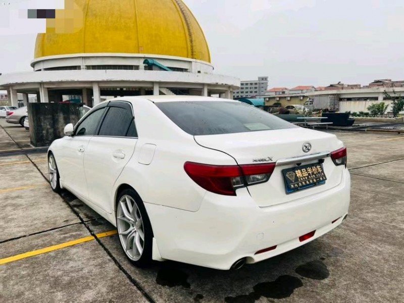 东莞17年丰田锐志7