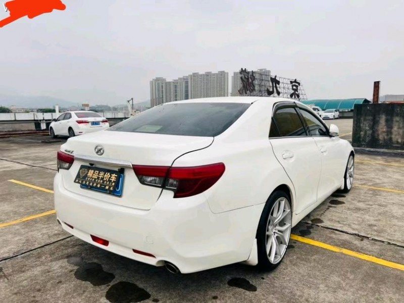 东莞17年丰田锐志8