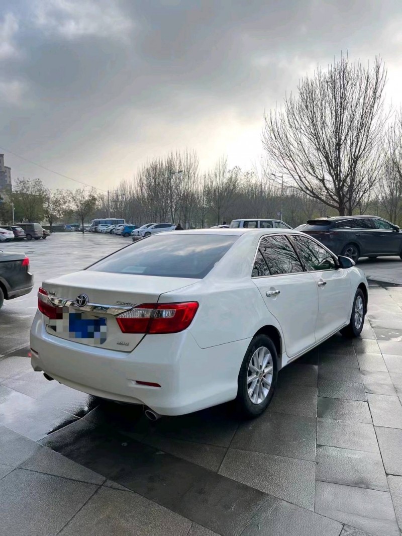 北京13年丰田凯美瑞8