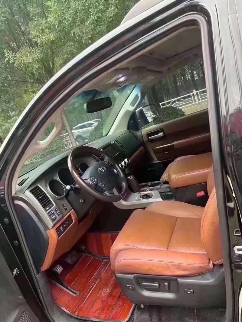 北京11年丰田红杉7