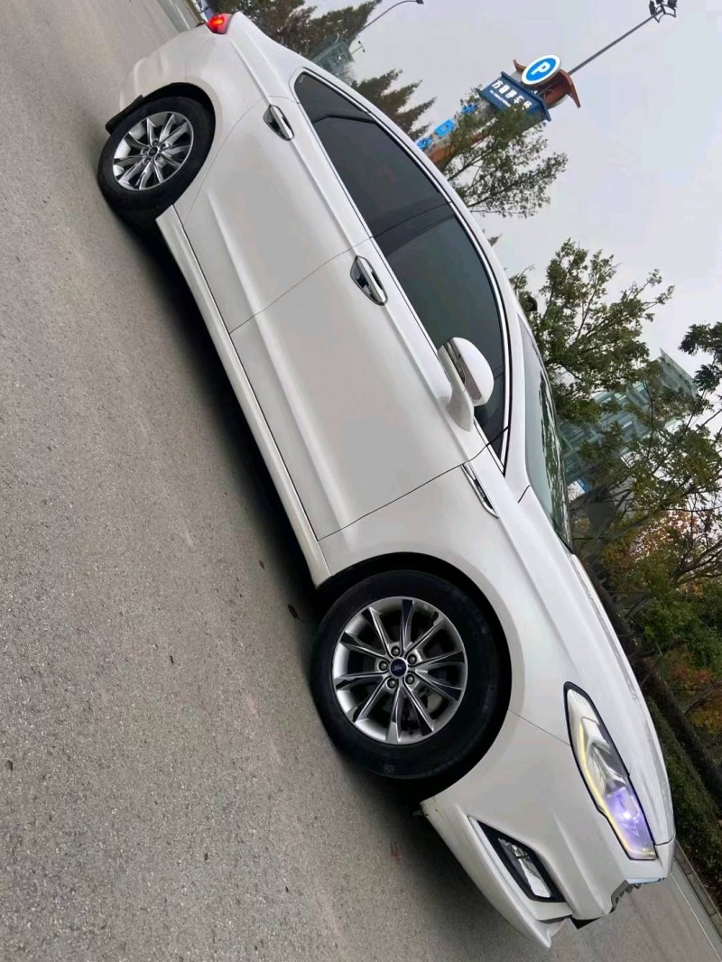 成都17年福特蒙迪欧8