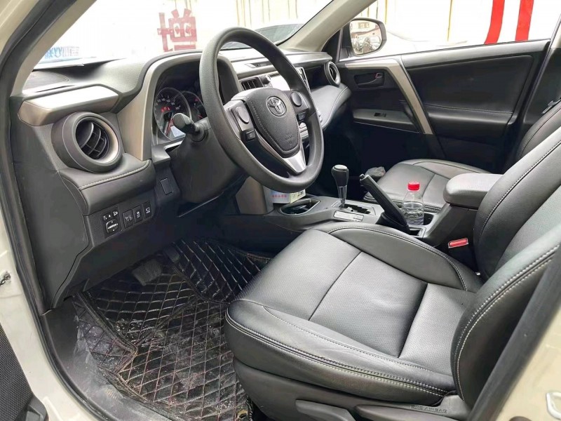 保定19年丰田RAV47