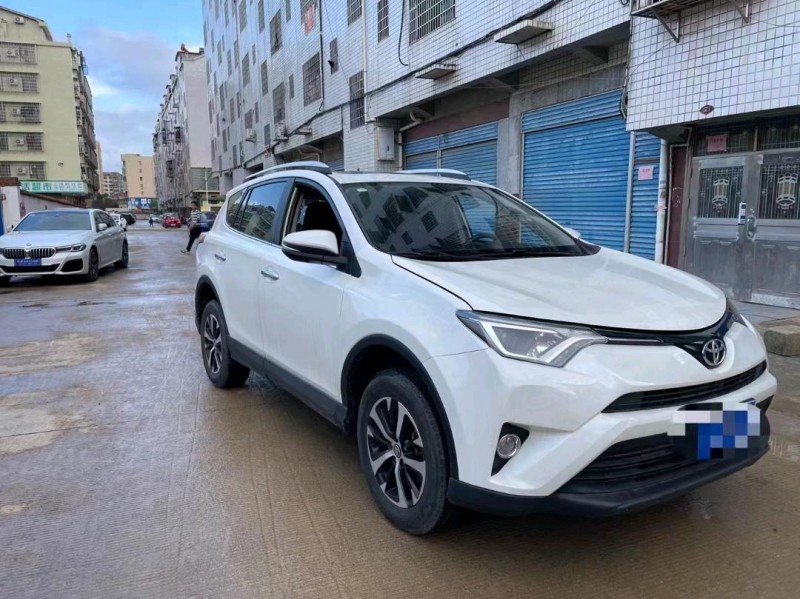 保定19年丰田RAV48