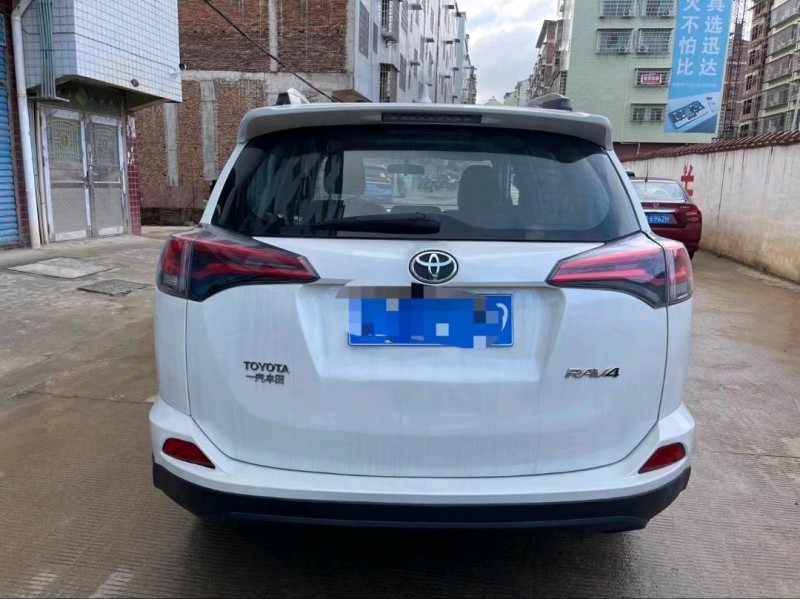 保定19年丰田RAV49