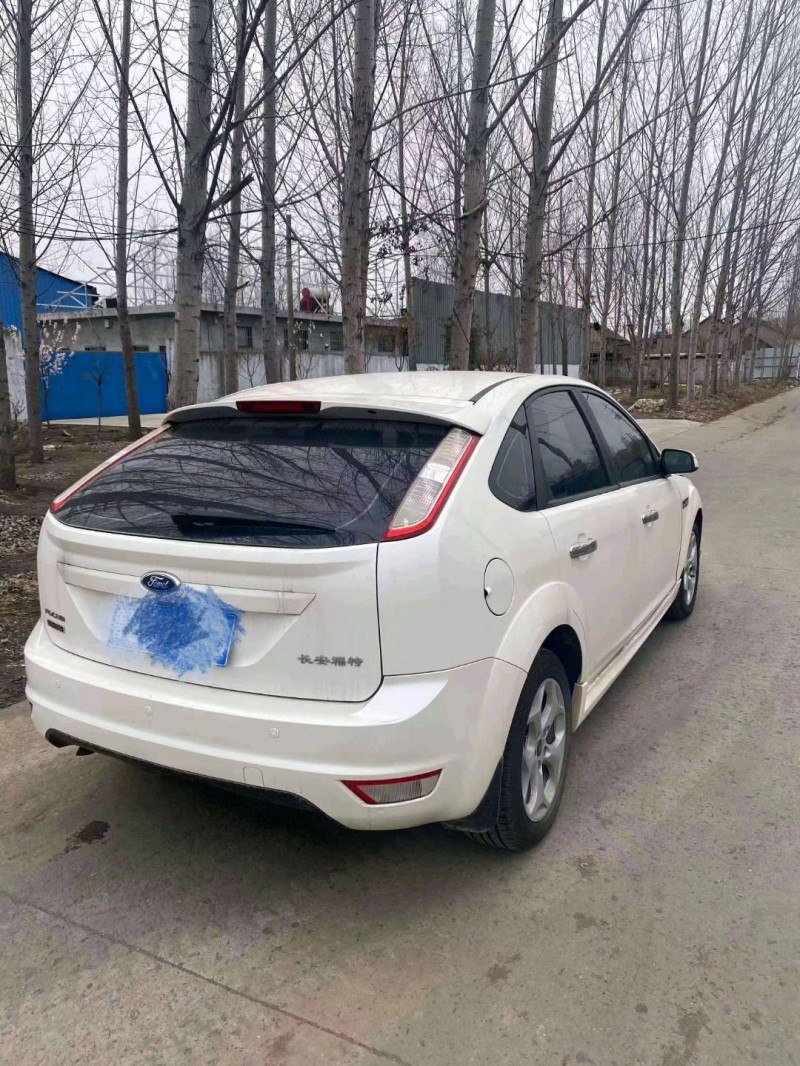 青岛15年福特福克斯3