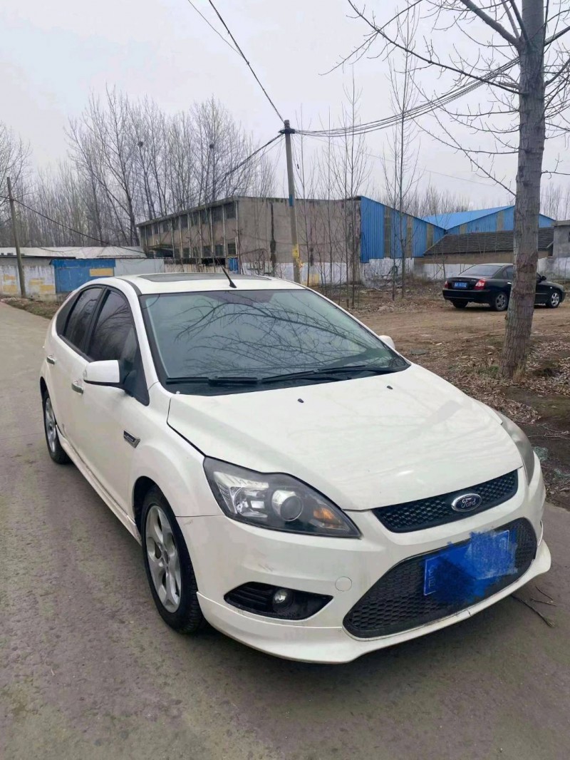 青岛15年福特福克斯5