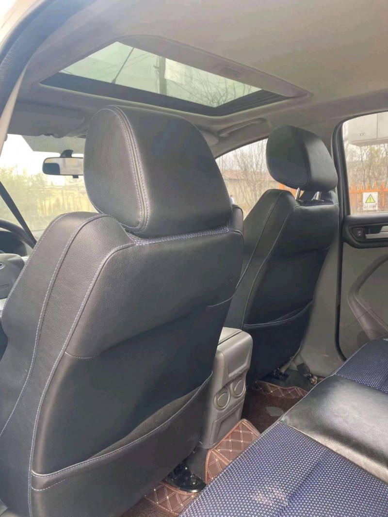 青岛15年福特福克斯8