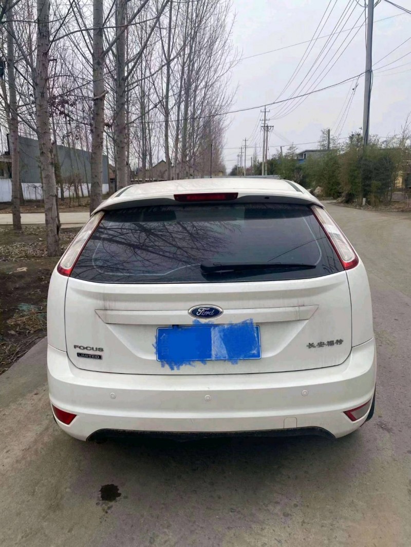 青岛15年福特福克斯9