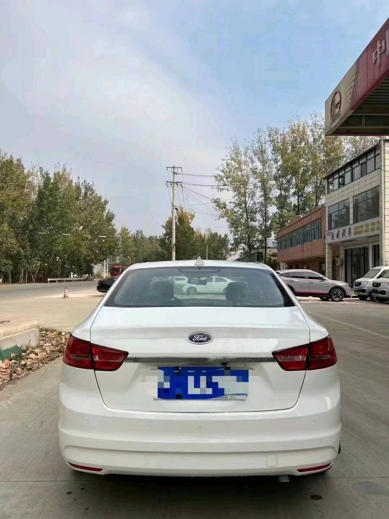 北京16年福特福睿斯8