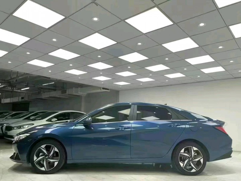 成都22年现代伊兰特3