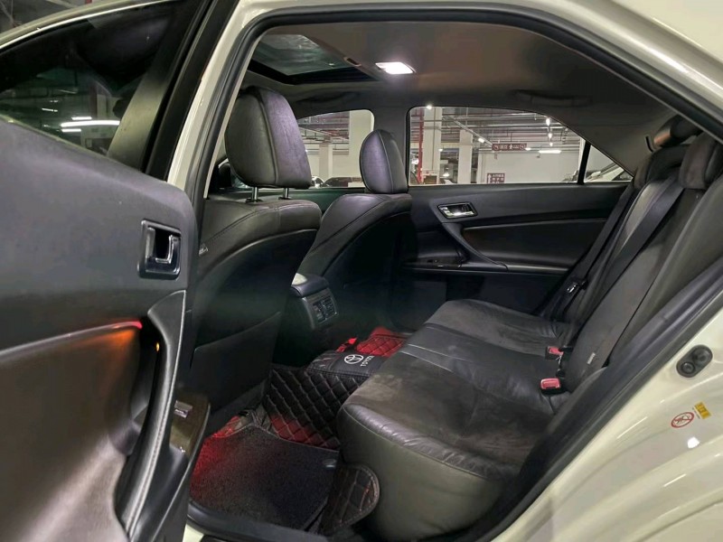 东莞17年丰田锐志6