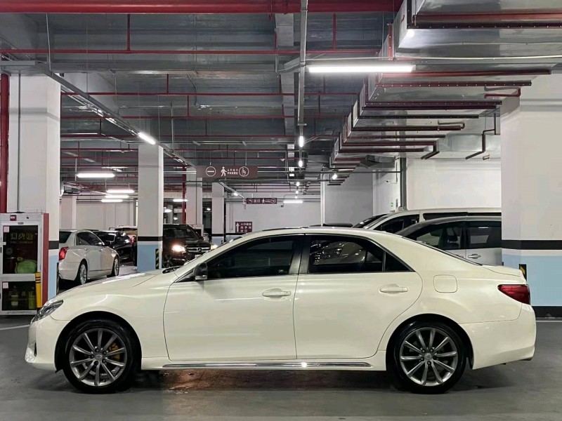 东莞17年丰田锐志7