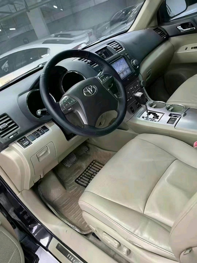 成都12年丰田汉兰达7
