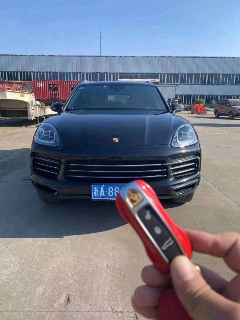嘉兴19年保时捷卡宴1
