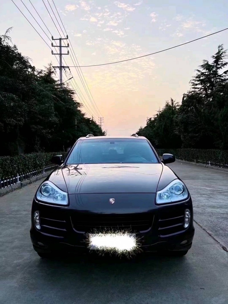枣庄10年保时捷卡宴1