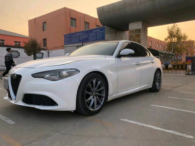 常州17年阿尔法·罗密欧Giulia2