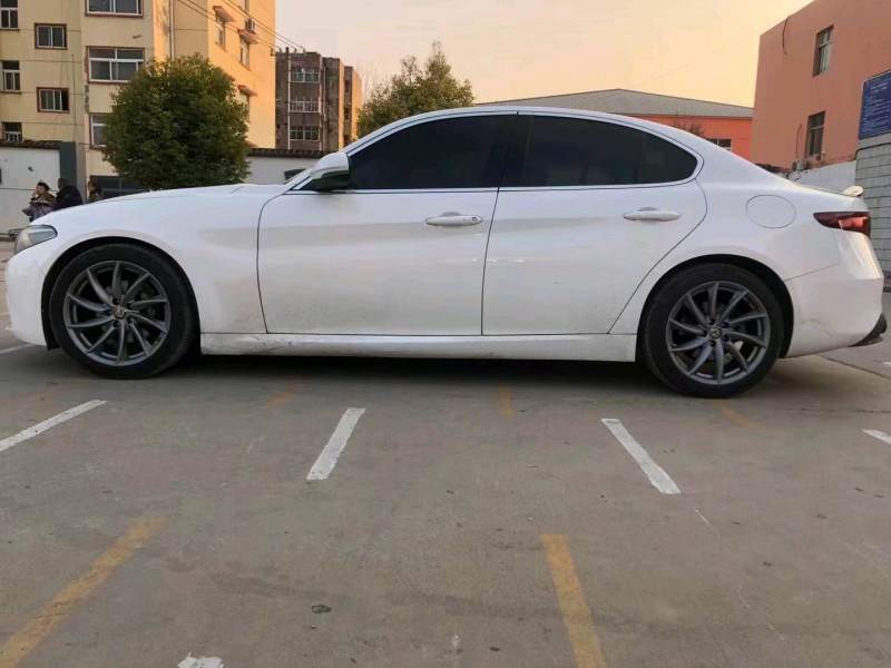 常州17年阿尔法·罗密欧Giulia8