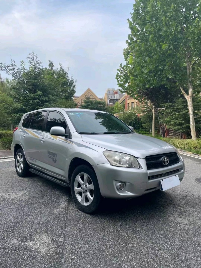 青岛11年丰田RAV43