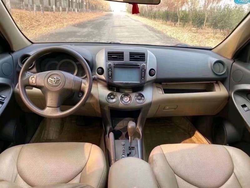 青岛12年丰田RAV44
