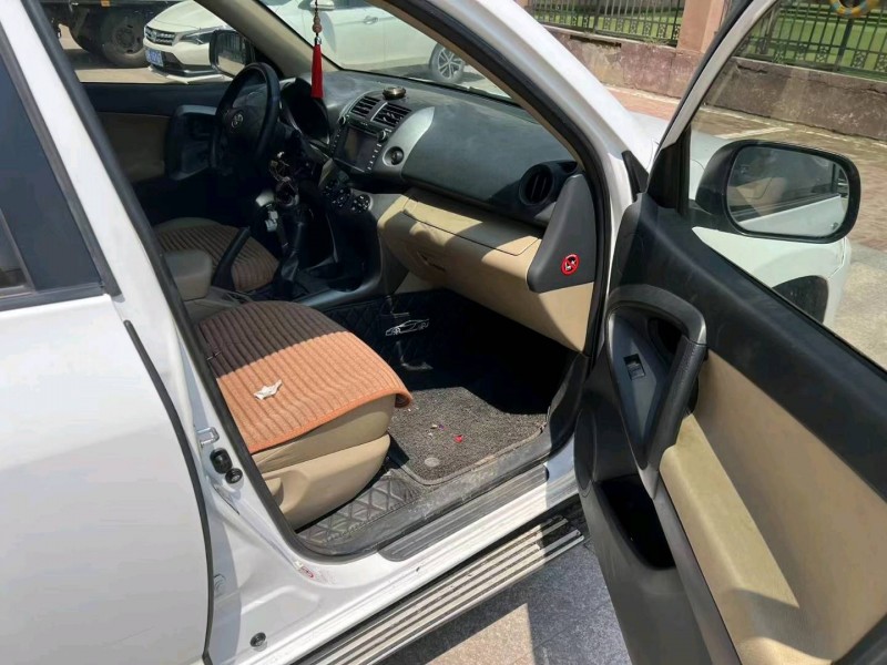 北京13年丰田RAV45