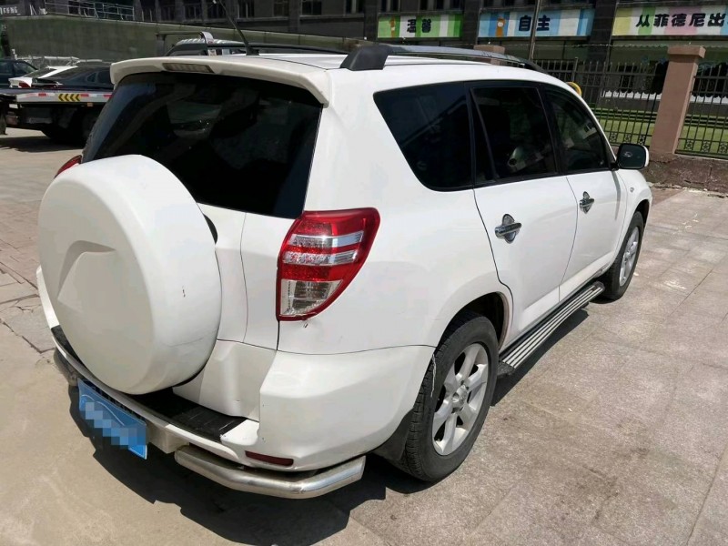 北京13年丰田RAV48