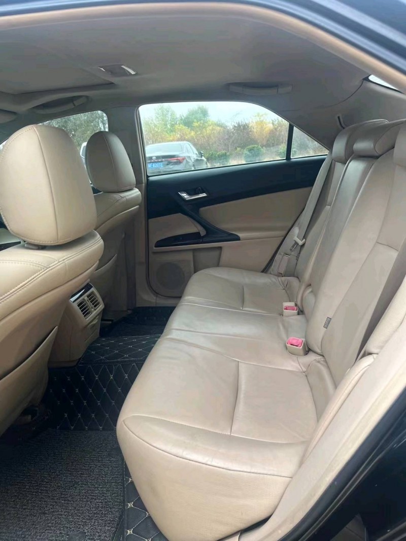 保定12年丰田锐志5